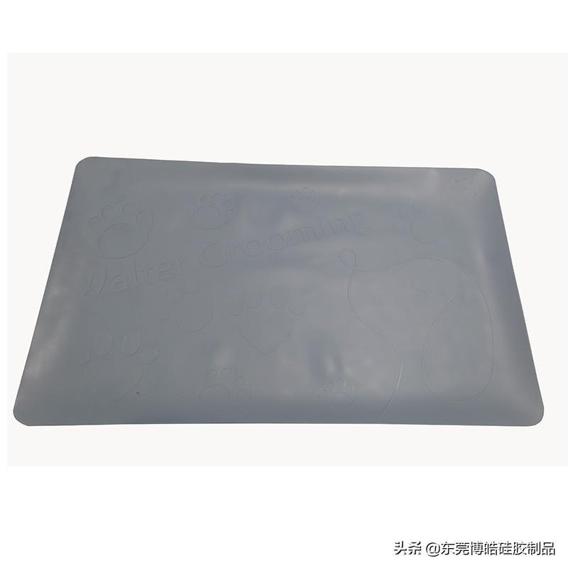 大尺寸宠物硅胶垫尺寸管控策略及食品生产环境下的应用